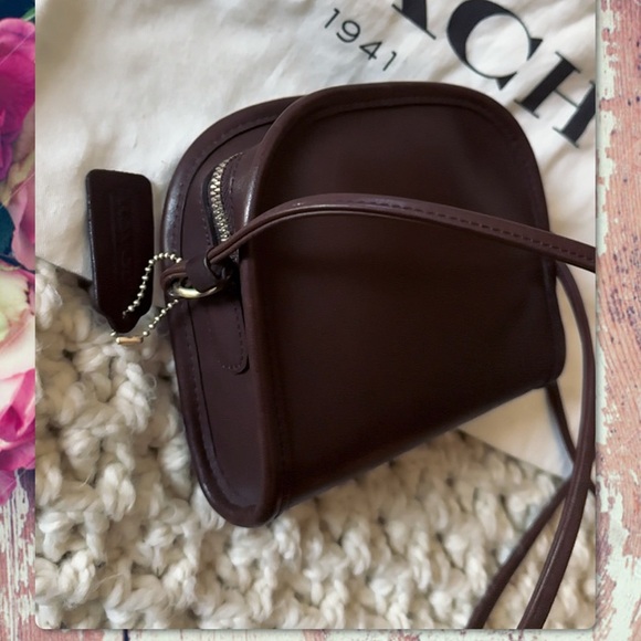 COACH VINTAGE ABBIE CROSSBODY BAG
IN GORGEOUS DARK BROWN MAHOGANY 9017 - Picture 6 of 15